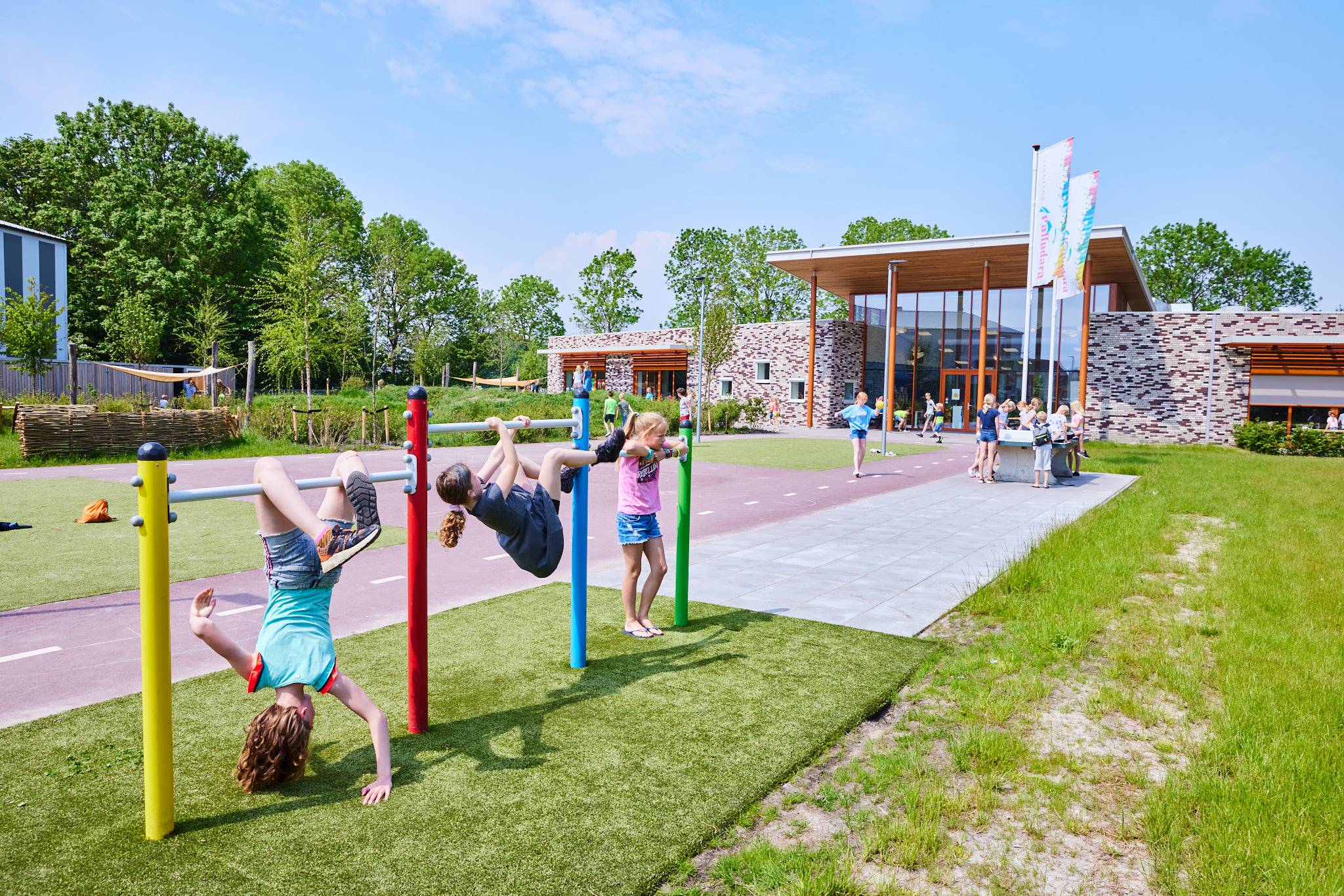 De Mienskipsskoalle in Sibrandabuorren ontstond in 2018 vanuit een fusie tussen drie basisscholen.