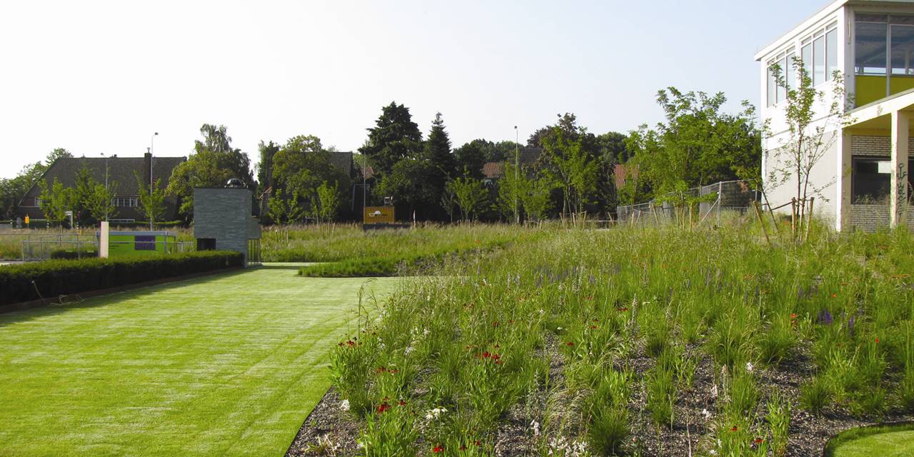Nederlands Instituut voor Beeld en Geluid, Hilversum - Onderhoud van groen om de kwaliteit van de tuinuitstraling hoog te houden