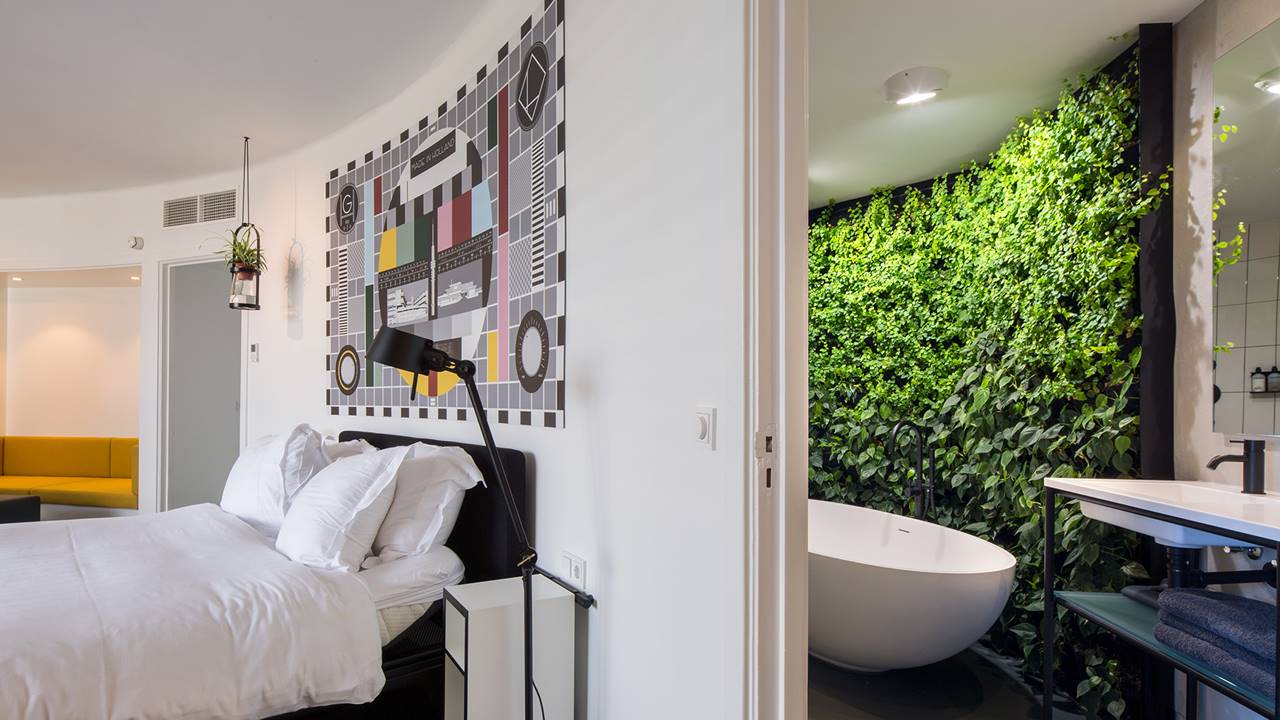Hotel Gooiland, Hilversum - De plantenwand verbeterd de luchtkwaliteit in de hotelkamers aanzienlijk.