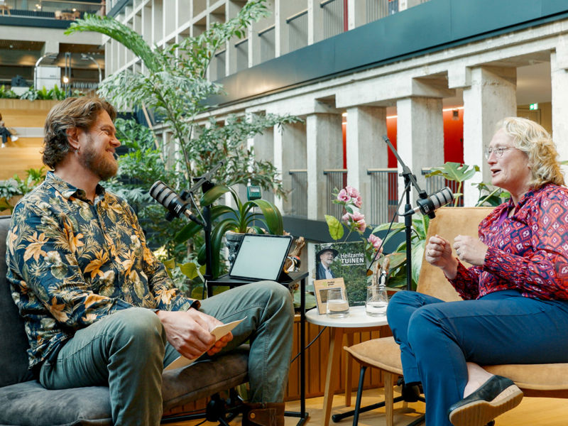 Thumbnail voor de podcast aflevering met Manuela
