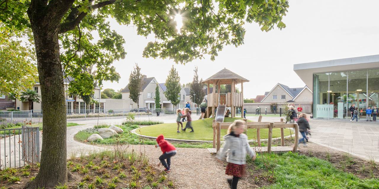 De Tweesprong, Nederweert-Eind - Voor deze basisschool realiseerden wij de Groenaanleg en het Groenonderhoud van dit groene schoolplein