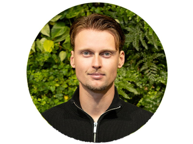 Jordy van Drogen Accountmanager Interieurbeplanting Donker Interieur 